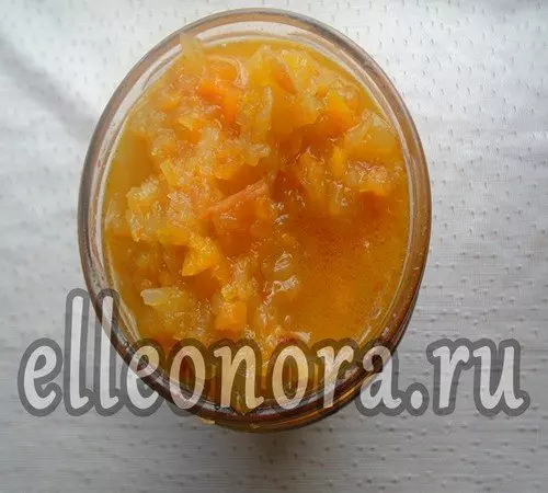 Готовая кабачковая икра с помидорами