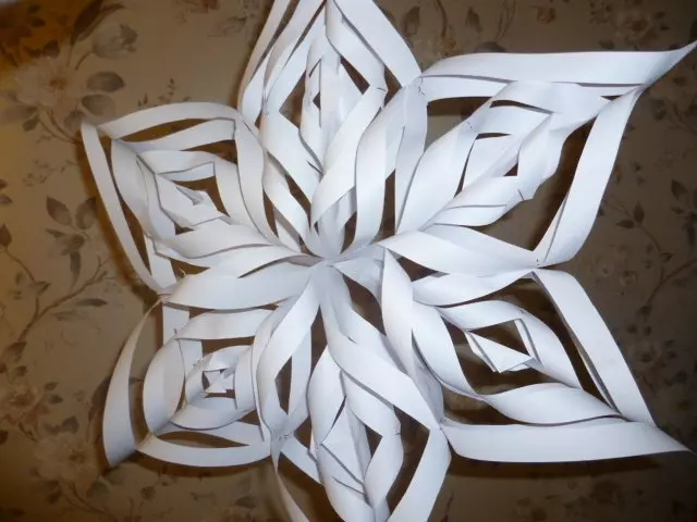 Объемные снежинки из бумаги своими руками для новогоднего оформления