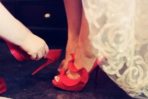 красная обувь на свадьбу