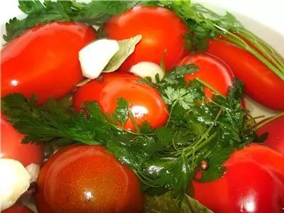 Малосольные помидоры, рецепт быстрого приготовления в кастрюле