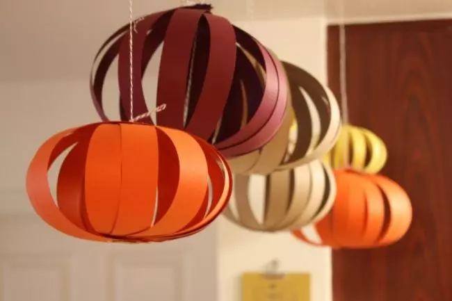 Фонарики из бумаги на Новый год своими руками