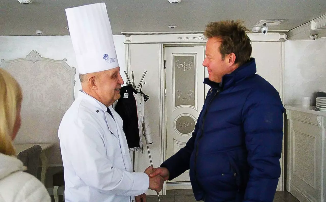 Джон Уоррен ведущий Поедем Поедим