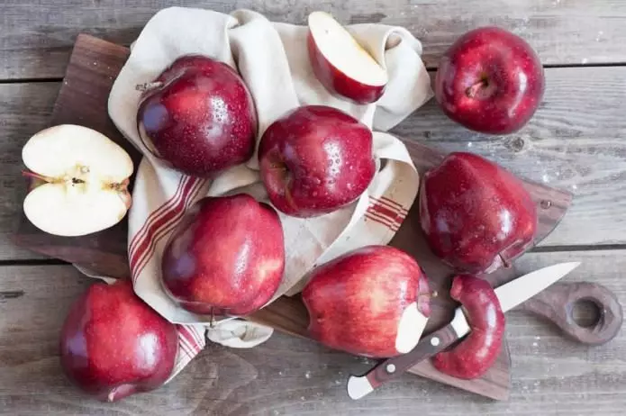 Худеем с яблоками: щадящие варианты разгрузочных дней