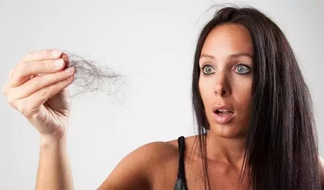 Как остановить весеннее выпадение волос: действенные методы и средства