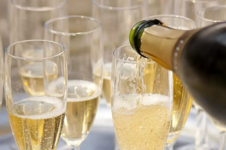 9 интересных вещей о шампанском: польза, как выбрать, как правильно пить