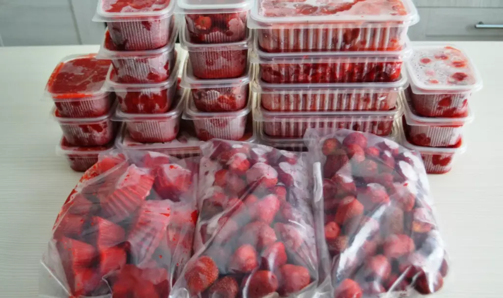 Как правильно замораживать сезонные ягоды на зиму: полезные советы