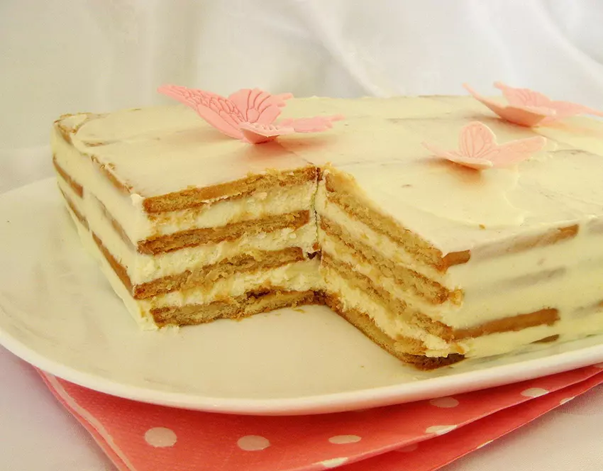 Торт из печенья и сметаны: простые и очень вкусные сметанные торты с песочным печеньем