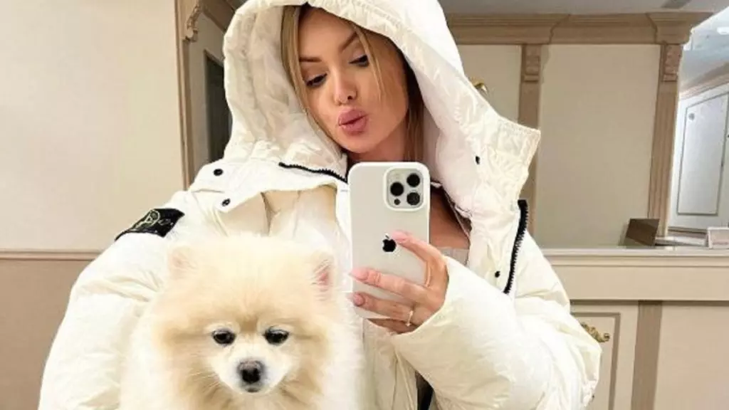 Евгения Феофилактова с своей собакой 